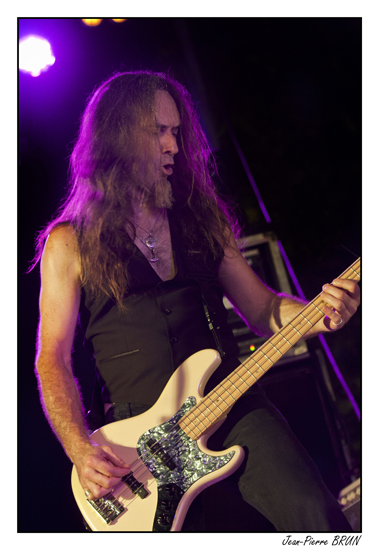 pascal baron bassiste rock concert outcast
